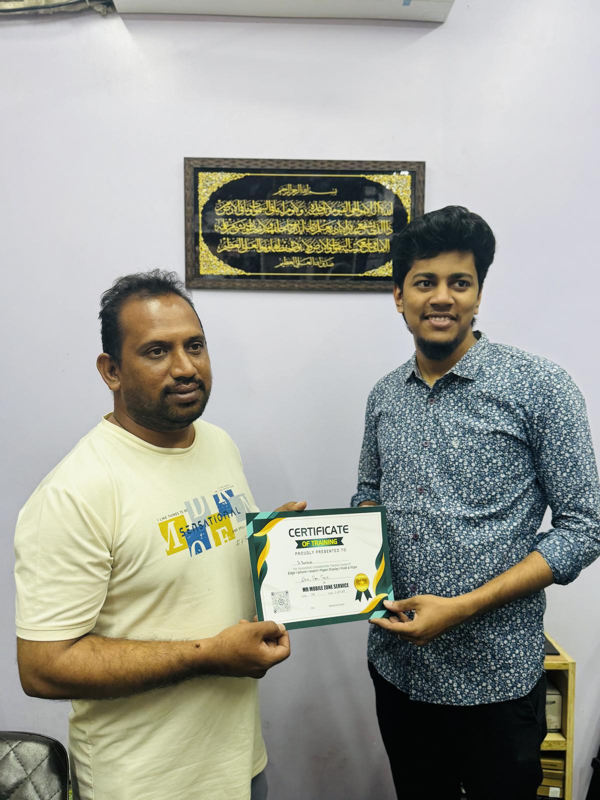 MR.Mobile Zone Service training graduate 5 with Certificate of Training