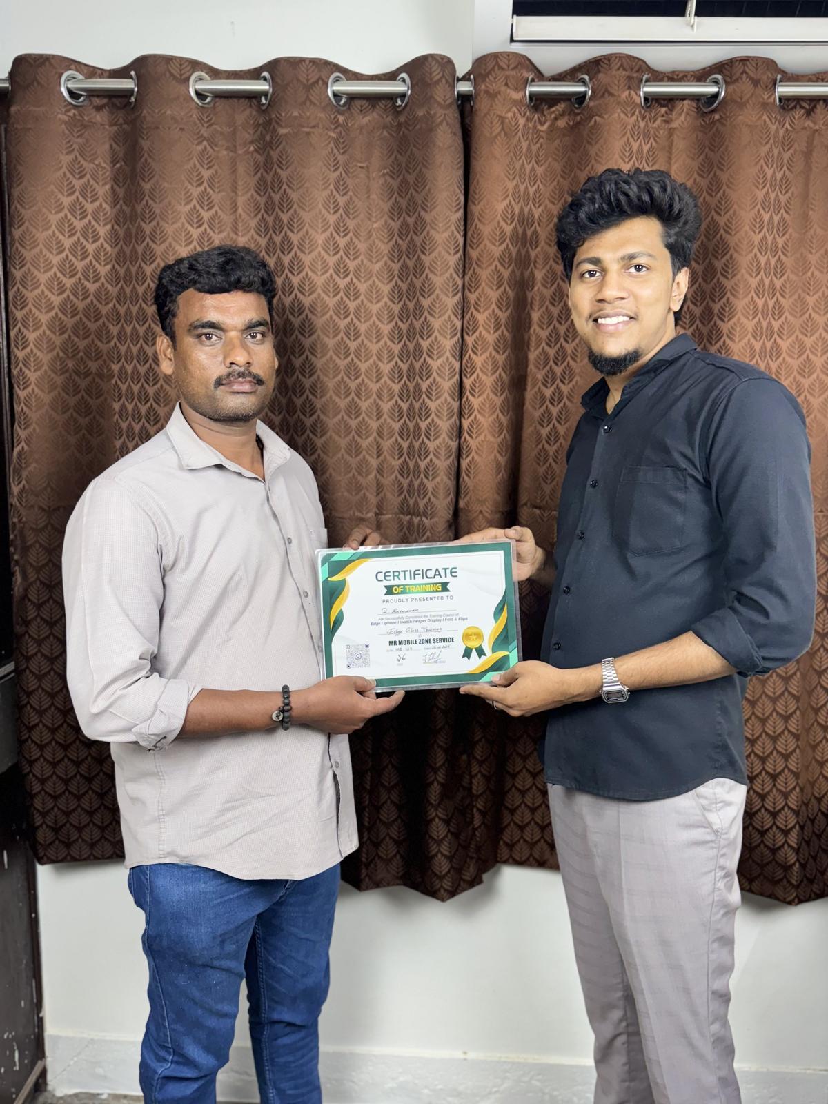 MR.Mobile Zone Service training graduate 6 with Certificate of Training