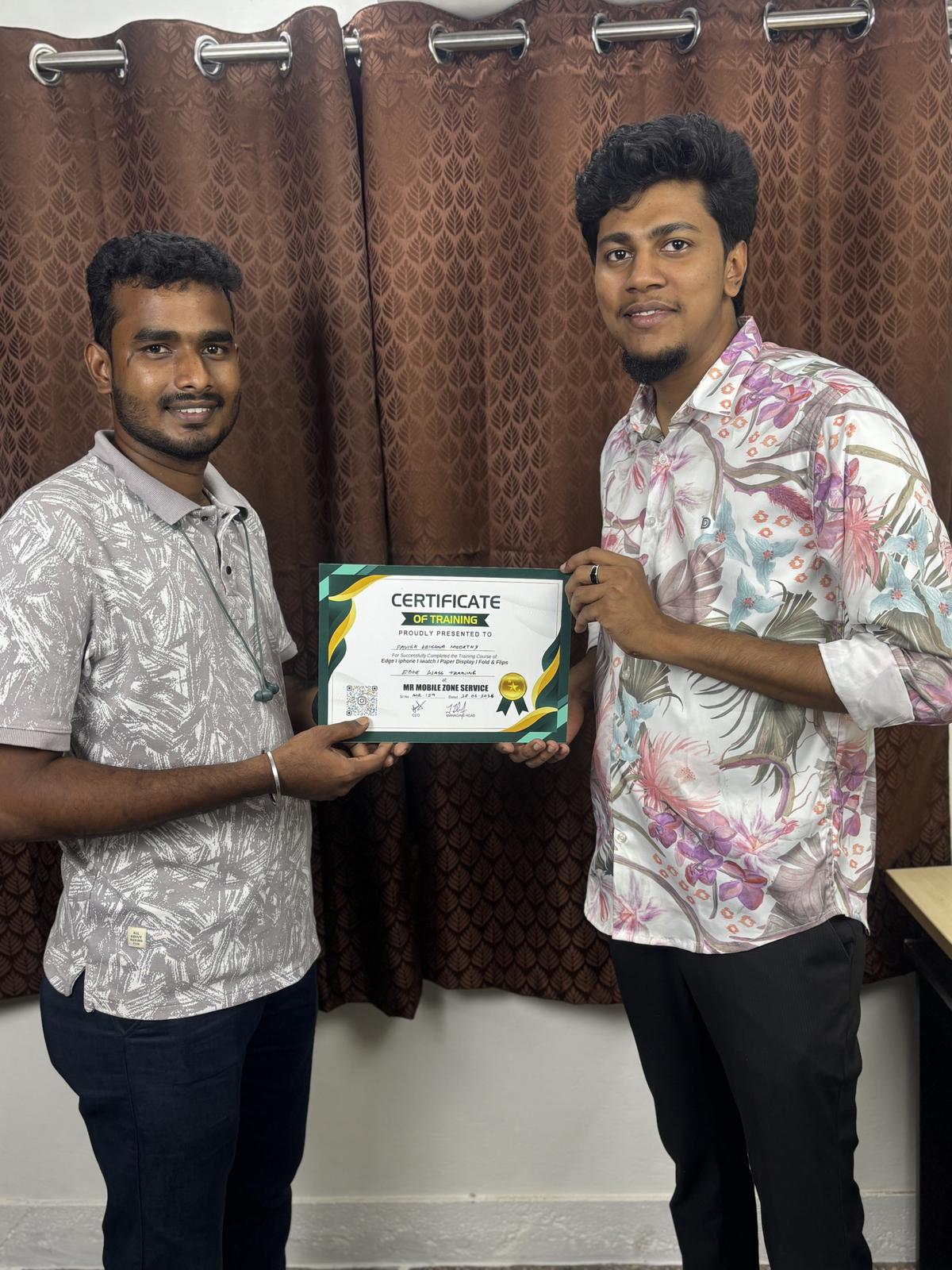 MR.Mobile Zone Service training graduate 10 with Certificate of Training